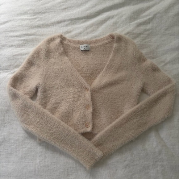 Aritzia Sunday Best Fuzzy Reese Cardigan - Picture 3 of 8